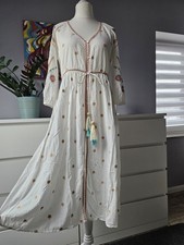 Zara Kleid Bohoo Stickereien Bohemian Hippie Festival Blogger Creme M Luftig