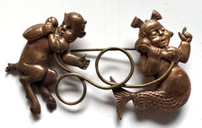 2 Putten telefonieren   - hochwertige Brosche Vintage aus Bronze - Größe 7 cm