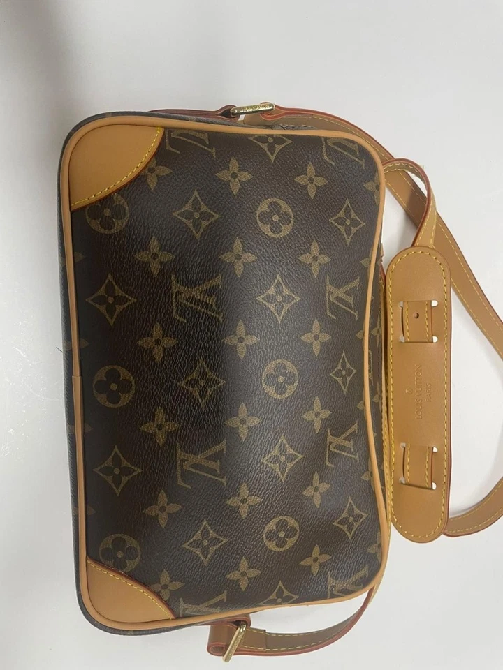 Bolso clutch Louis Vuitton Compiegne 28 con monograma Foto 2 de 4