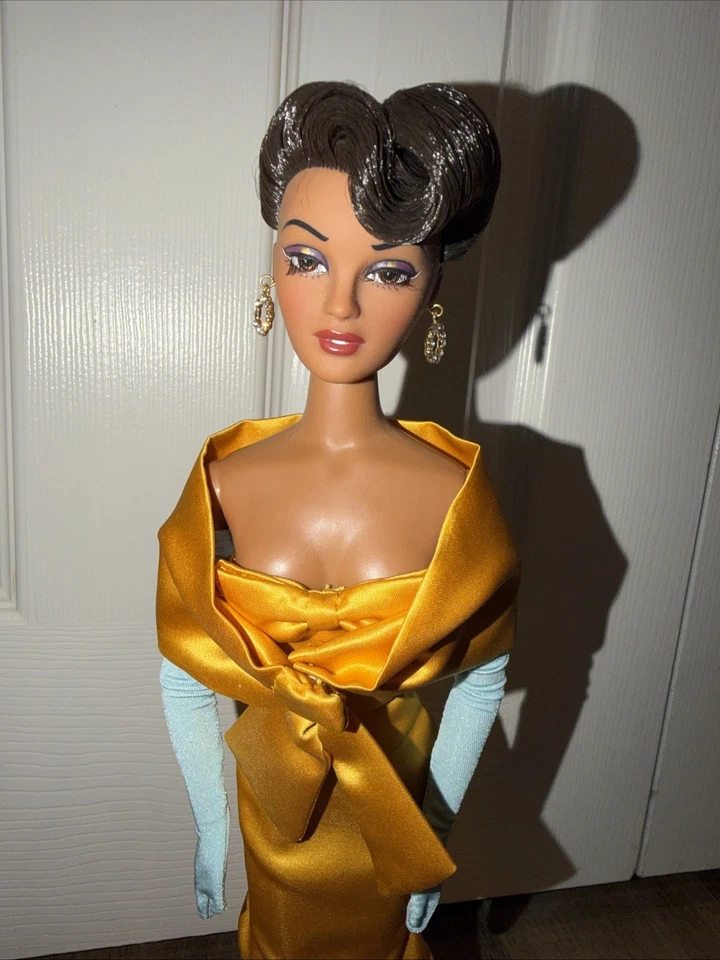 Muñeca Integrity Toys Negra 16" Ashton-Drake Gene Marshall etiquetada "Gold Sensation Foto 2 de 4