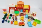 Z-368 VINTAGE 1973 FISHER-PRICE LITTLE PEOPLE PLAY FAMILY VILLAGE PLAYSET W/ACC.