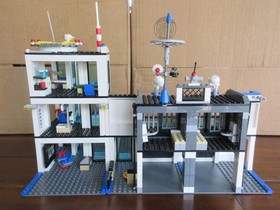 LEGO CITY POLICE STATION 7498 box manual DISCOUNT SHIPPING AVAILABLE PLEASE READ