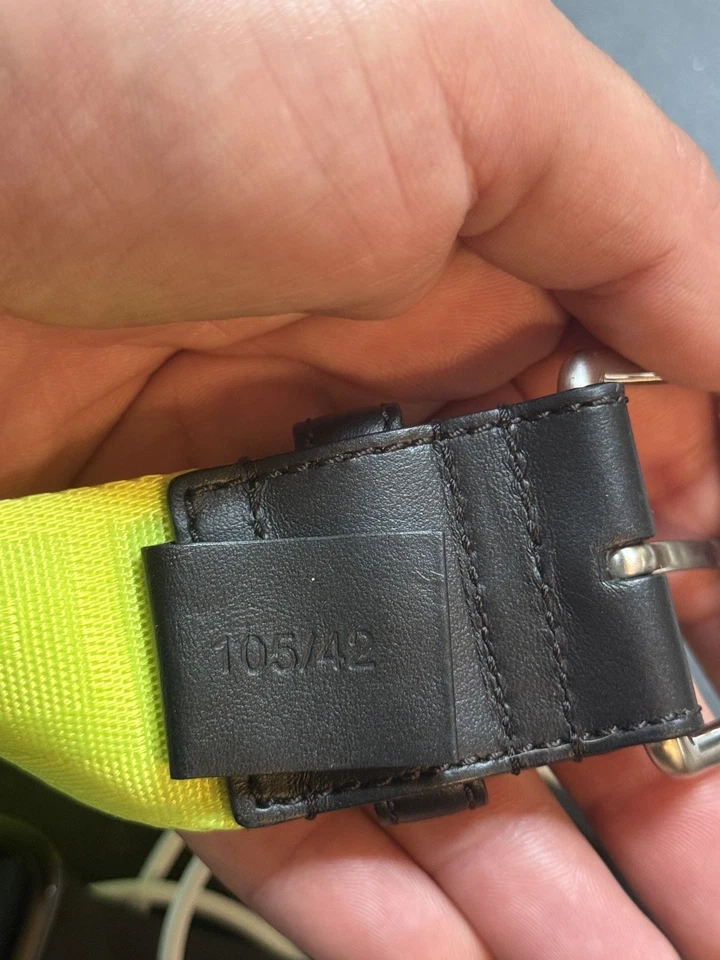 Auténtico cinturón Versace verde lima Foto 3 de 4