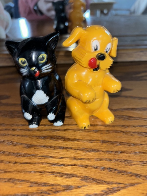 Vintage Salt & Pepper Shaker Set Black Cat & Yellow Dog Fitz & Floyd Mold & Die 