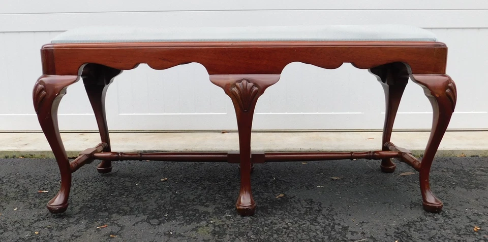 Banco de ventana/pasillo de caoba tallado Queen Anne 43" con asiento tapizado Foto 2 de 4