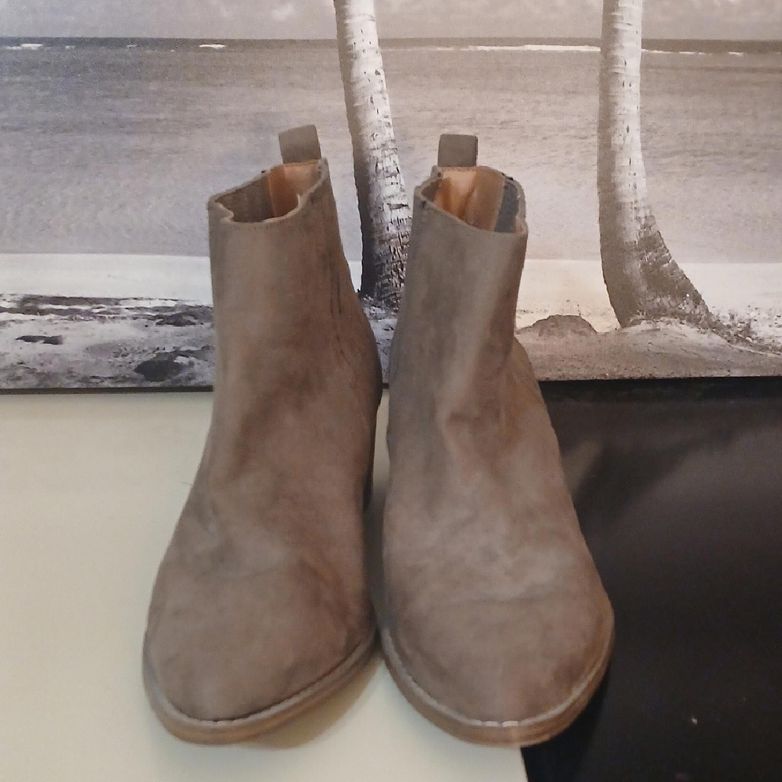 MAKE OFFER Universal Thread Tan Ankle Booties wit… - image 2