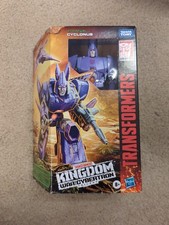 Hasbro Transformers Kingdom War for Cybertron Trilogy Voyager Class Cyclonus