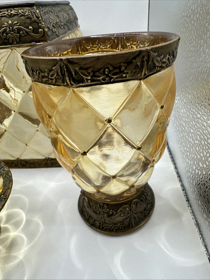 Juego de baño Lucite acolchado ámbar/oro Peri de colección (4 piezas) Hollywood Regency Foto 4 de 4