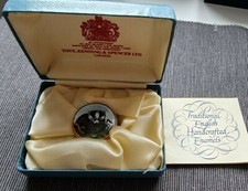 TKS enamel pill box 3cm Badger with red base Toye, Kenning & Spencer boxed gift