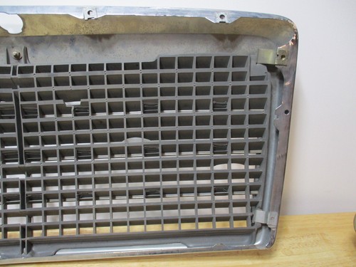 Mercedes Benz Grille Assembly Part # 124 888 0023 - Bild 10 von 10