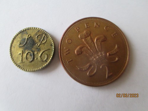 GOOD GEORGE III HALF GUINEA BRASS COIN WEIGHT. - Imagen 3 de 4