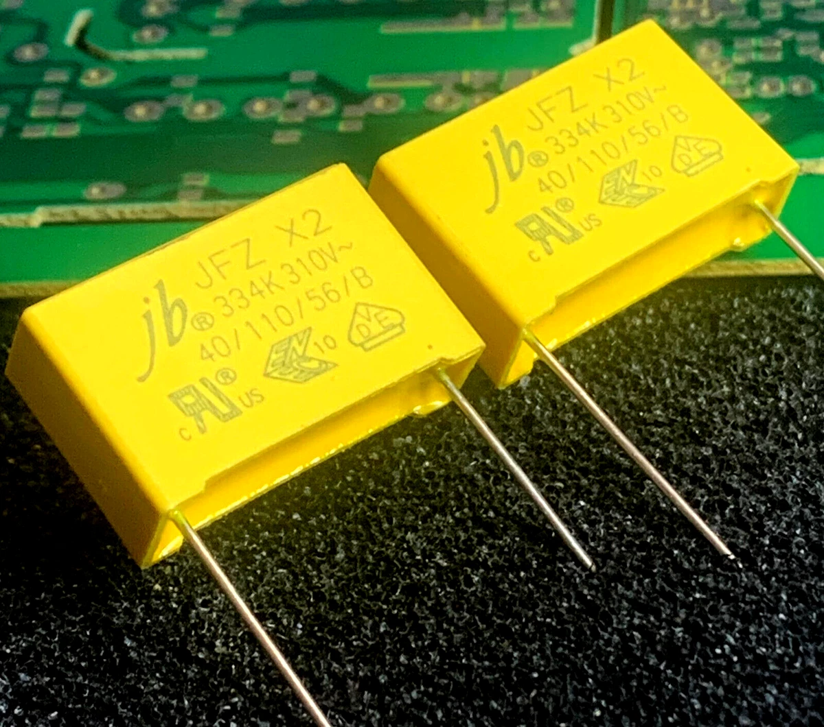 2 Pz 330uF 250V 330MFD 250Volt Condensatore Elettrolico In Alluminio 18*35mm Radiale 330 Mf250v 330 Uf250v 250 V330mf 250 V330uf - Foto 2