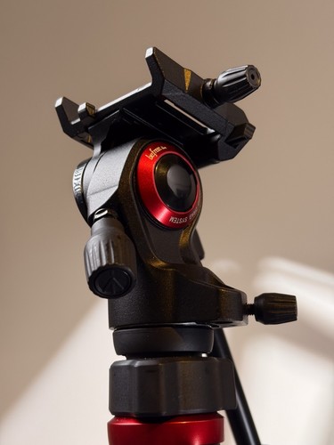 Manfrotto Befree Live tripod with MVH400AH head - Picture 3 of 7