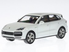 Porsche Cayenne Turbo S E3 PHEV white diecast model car 3140K Minichamps 1:43