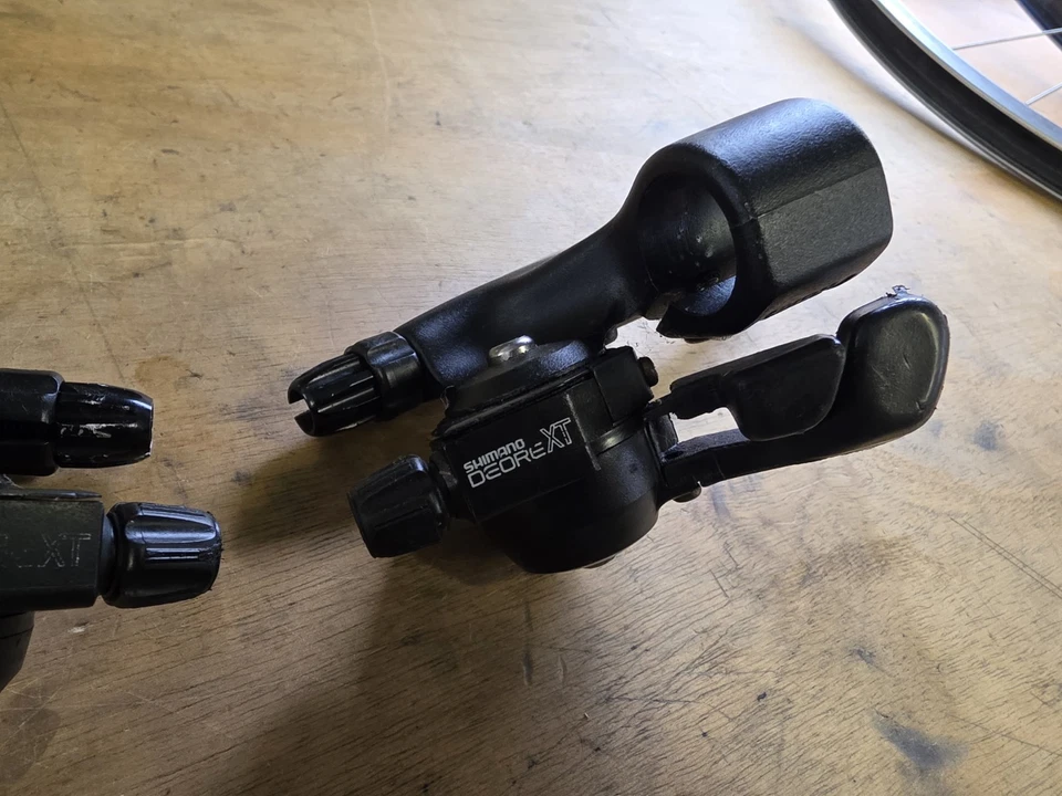 Palancas de cambio de freno Shimano Deore XT ST-M092 3 x 7 velocidades Foto 3 de 4