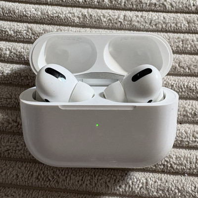Apple AirPods Pro Bluetooth In-Ear Kopfhörer weiß mit Ladecase & Zubehör