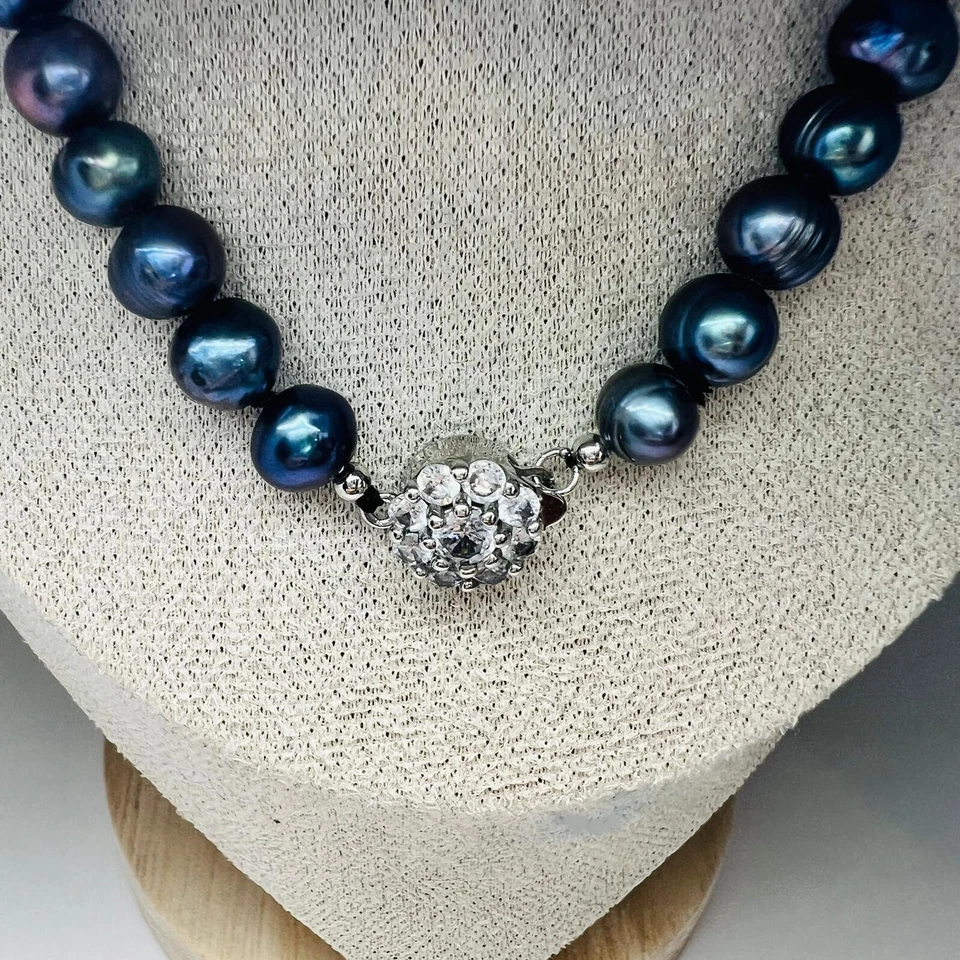 Exklusives Collier mit echten Süßwasserperlen mit funkelndem Strassverschluss - Bild 4 von 4