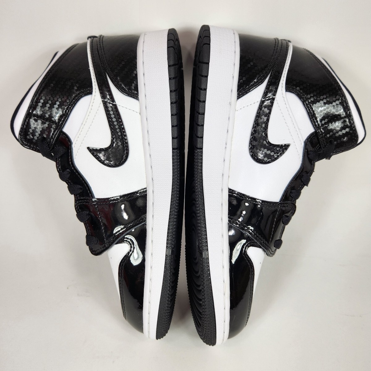 Air Jordan 1 Mid (GS) ホワイト/ブラック 6Y Amazon.com | Jordan Youth Air 1 Mid SE GS DM6216 016 - Size