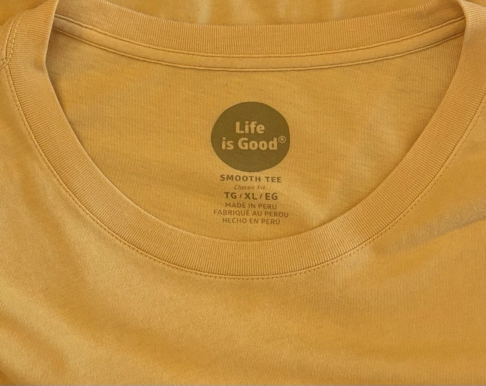 Camiseta Life Is Good Jake Happy Hour Pesca Ajuste Clásico Suave L/S Amarilla Para Hombre XL Foto 4 de 4
