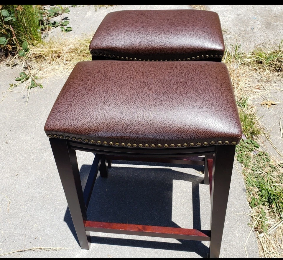 2 BAR STOOLS & 1 MIRROR  BUNDLE  - Image 4 of 4