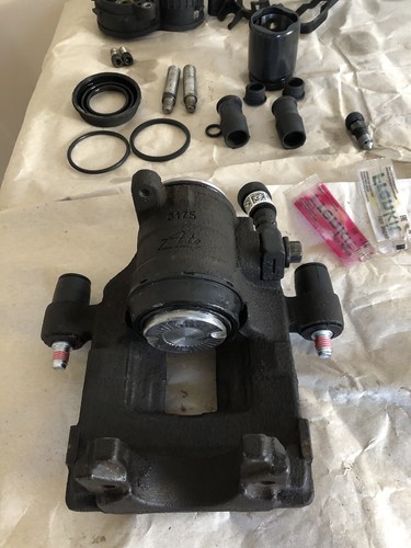 VOLVO XC90 Mk2 2015-2024 - Rear Left Brake Caliper /electric hand brake motor. - Picture 2 of 10