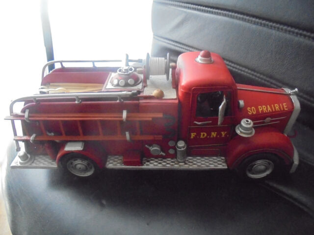 altes Feuerwehrauto F:D:N:Y:SO PRAIRIE L=36cm-Blech!