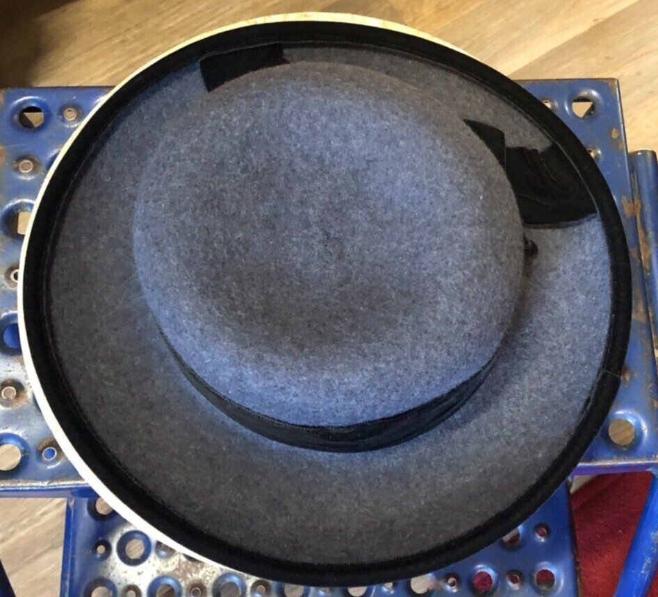 Liz Claiborne Vintage Gray Black 100% Wool Hat Winter 1990s Victorian Tea VTG Woman Vintage Liz Claiborne Gray/Blk Valvet Band100% Wool  main image 3