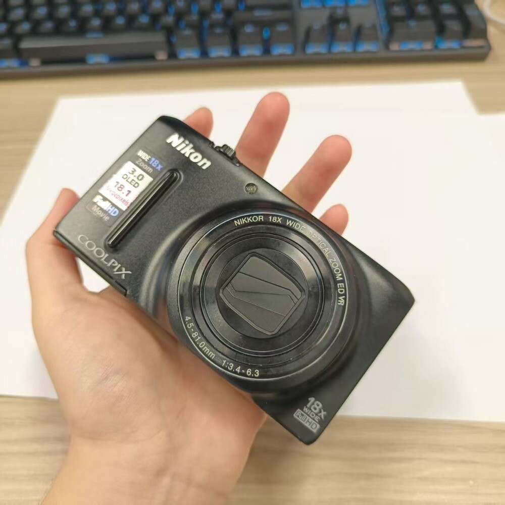 Nikon COOLPIX S9400 Digital Camera 18.1 MP 18x Optical Zoom w