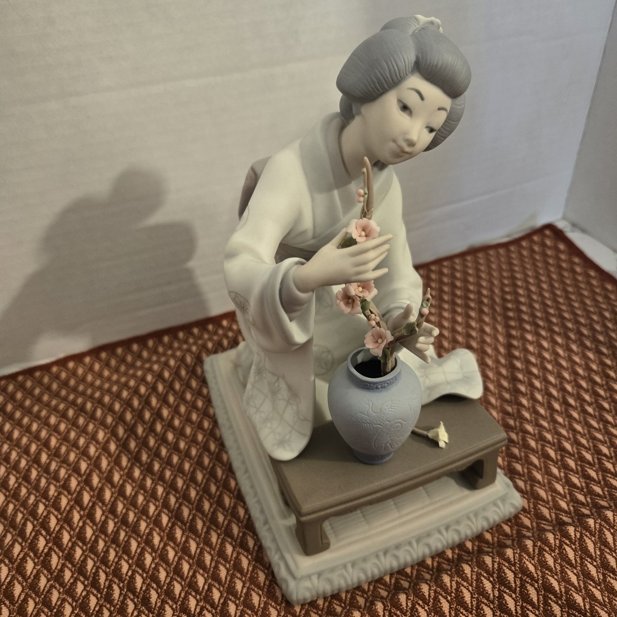 Lladro Paseando フィギュア 5.003 Vintage Lladro #4840 Japanese Decorating Figurine Geisha Flower
