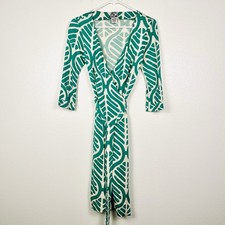DVF Diane Von Furstenberg Size 4 Green Ivory Leaf Print Silk Jersey Wrap Dress