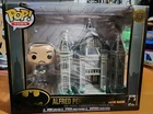 Funko Pop! Town: DC Universe - Alfred Pennyworth with Wayne Manor #13