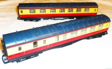 Hornby '00' Gauge British Rail Crimson/Cream Passenger Coaches. R421 & R424