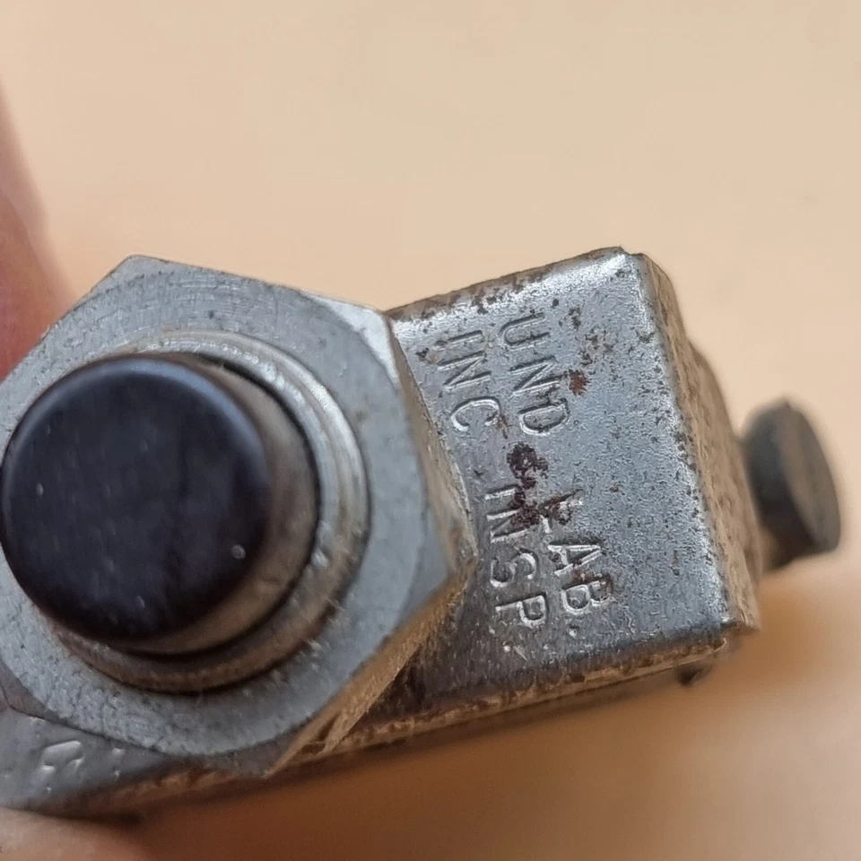 MCGILL UND LAB INC LISTA INTERRUPTOR PULSADOR MOMENTÁNEO 1HP20V, 240 VAC Foto 4 de 4