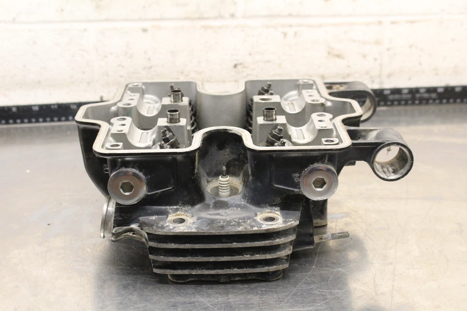 Honda V45 Magna 1982 VF750C motor trasero parte superior culata C409 Foto 3 de 4