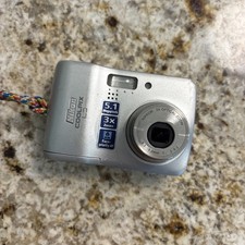 Nikon COOLPIX L3 5.1MP Digital Camera - Silver. WORKING.