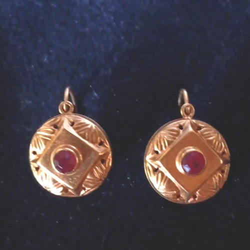 Mid-Century 18k Solid Gold Etruscan Revival Earrings  UNOAERRE Leverback