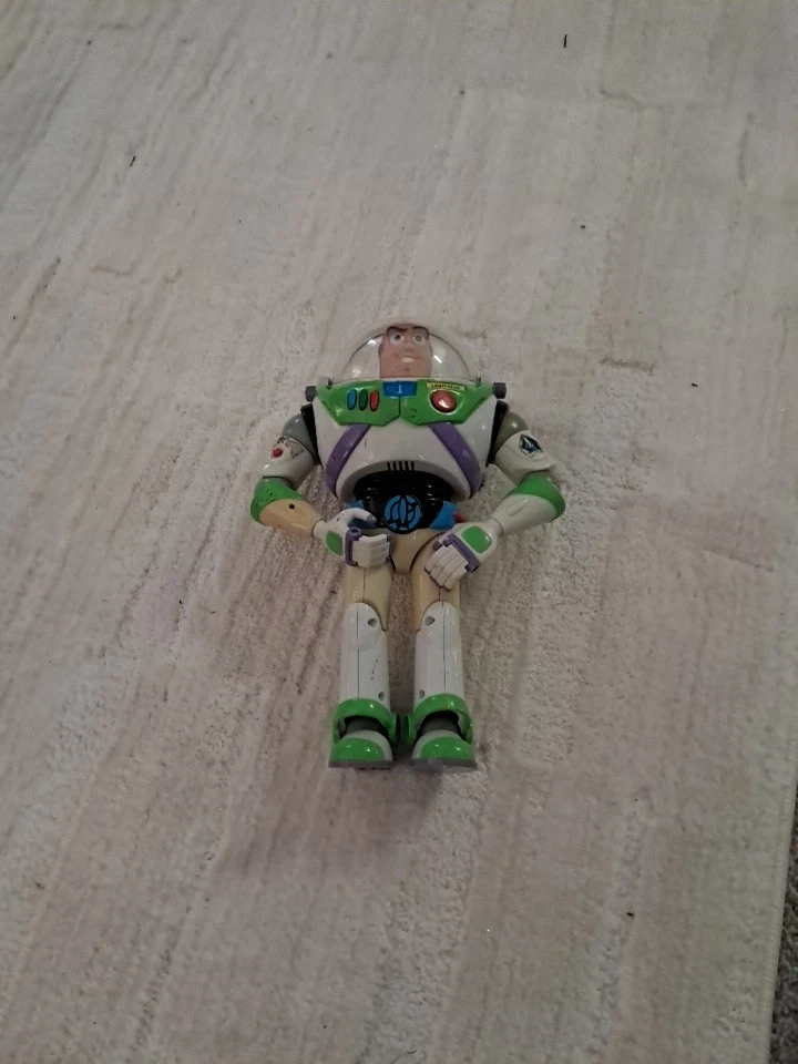 Disney Talking Toy Story Electronic Battle Buzz Lightyear 11” Hasbro sin alas Foto 3 de 4