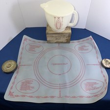 Vintage TUPPERWARE Mix N Store 8 Cups Measuring Bowl Pitcher With Lid/Baking Ma