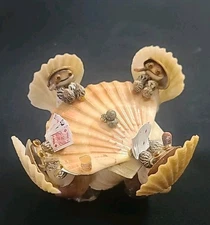 Sea Shell Frogs Playing Poker Handmade Folk Art Beach 4" Made Philippines