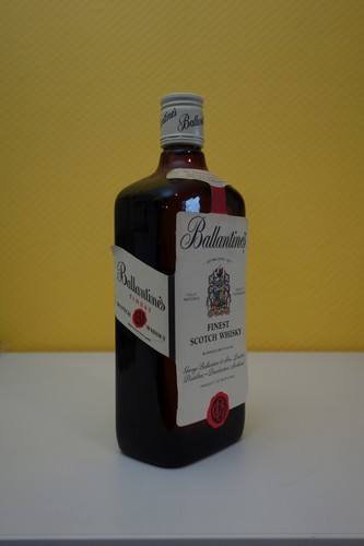 Ballantine`s Finest Scotch Whisky 40% vol. 0,7 Liter 80er Jahre - Bild 2 von 4