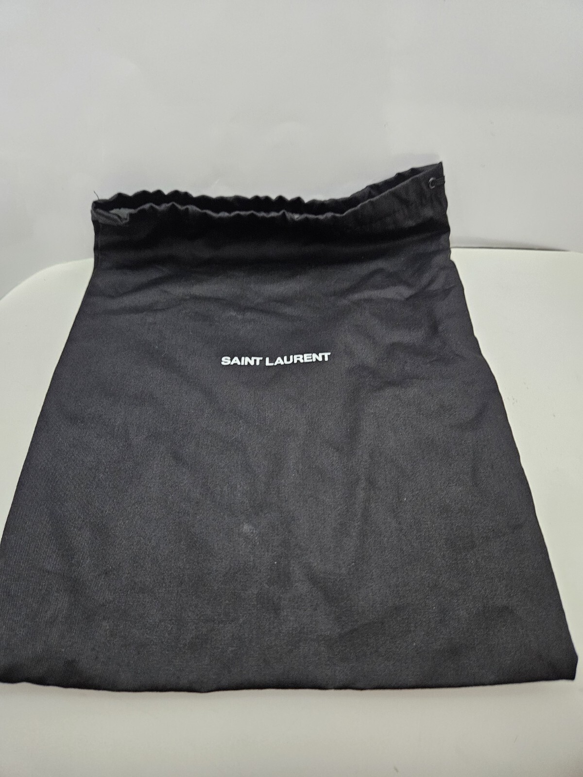 Saint Laurent Sacchetto antipolvere foderato in tessuto nero 10x13 5 con coulisse di design (0376)