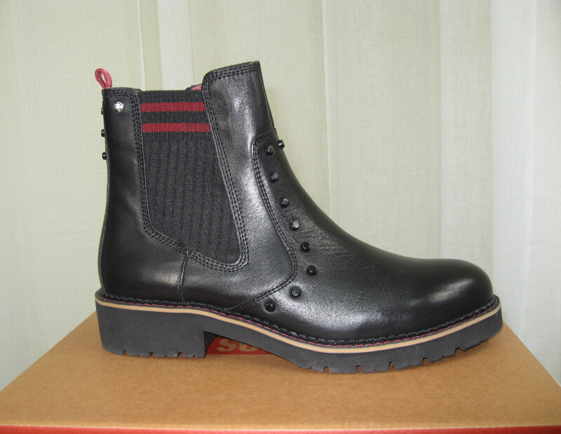 Womens Boots Vicar Water Repellent Studded Bootie Pikolinos - Main Image