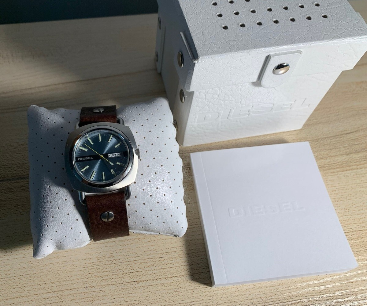 未開封⭐︎ヴェロトライク⭐︎ピーチ New DIESEL DZ-2146 Watch Silver Face Brown Genuine Leather Band