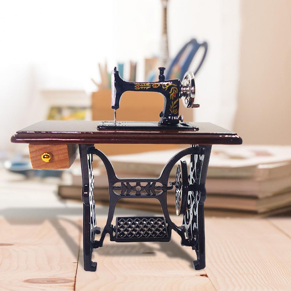 1:6 Scale Model Miniature Dollhouse Hand Sewing Machine 1:6 Scale Model Miniature Dollhouse Hand Sewing Machine
