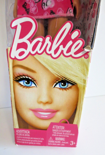 BAMBOLA MATTEL BARBIE 2011 CON VESTITO BARBIE NRFB - Foto 3 di 7