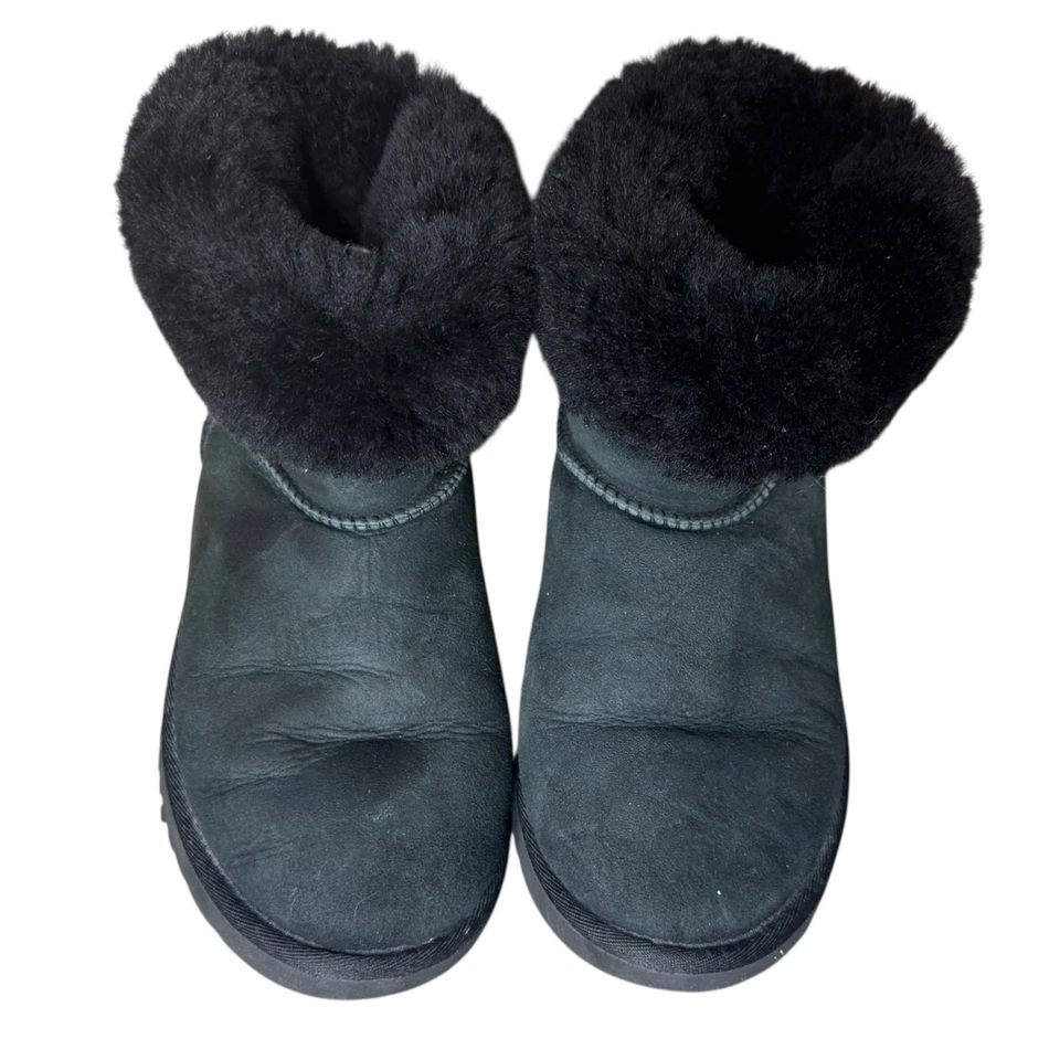 Ugg Women's Classic II Short Boots Black Leather Shearling Boots - Size 35 - Image 4 of 4