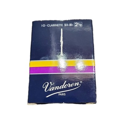 Vandoren Traditional Bb Clarinet Reeds #2.5 Strength Open Box of 3 CR1025