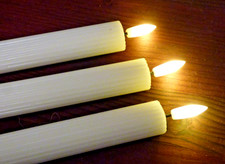 4 LED Stabkerzen, Echt-Wachs, 2 x 2er Set, creme, Rillen, Timer, Fernbedienung