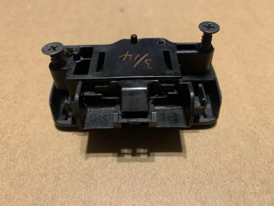 Pestillo de guantera original Toyota FJ Cruiser, XA, XB 2004-2014 Foto 4 de 4