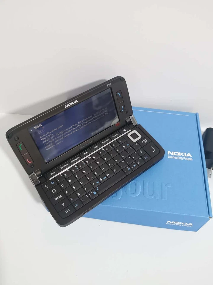 Nokia E Series E90 Communicator Symbian Business KeyboardSmartphone (Unlocked) - Image 2 of 4